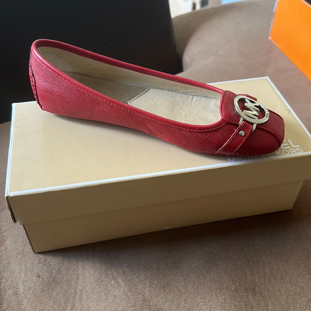Micheal Kors flats